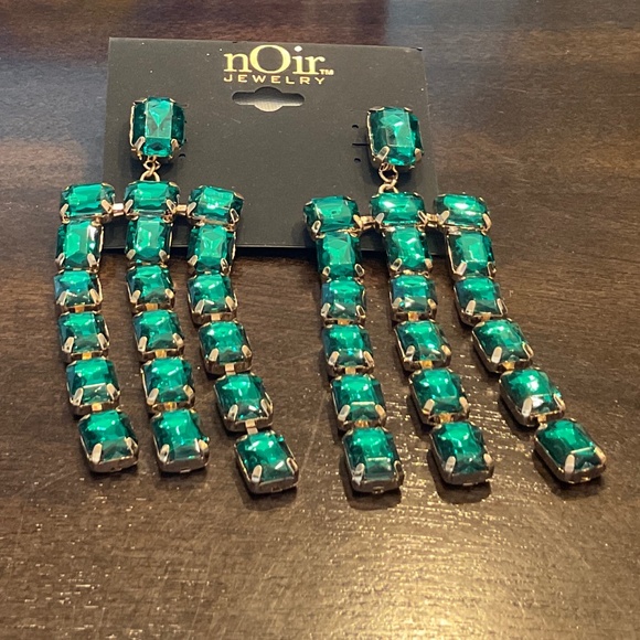#0115 NWT NOIR EARRINGS COLOR: GREEN/GOLD STONE - Picture 1 of 1